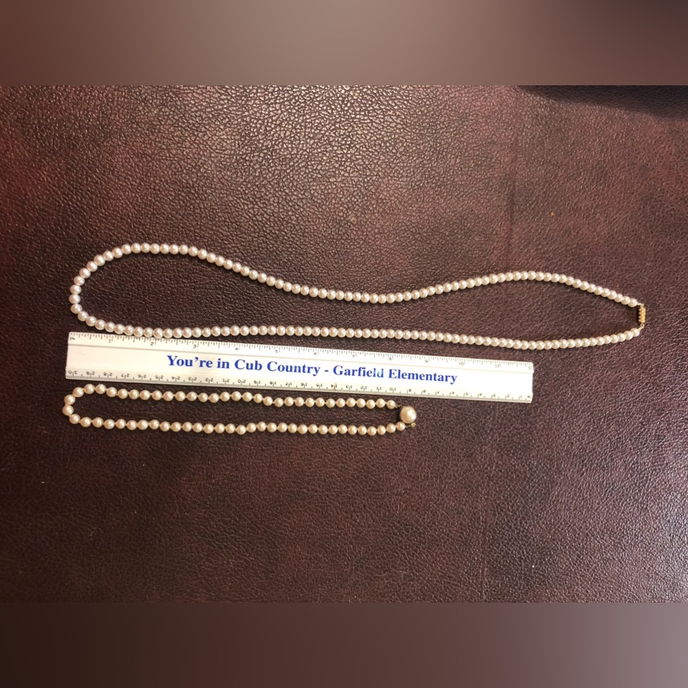 Elegant Gold and Pearl Jewelry Set - Picture 2 of 3